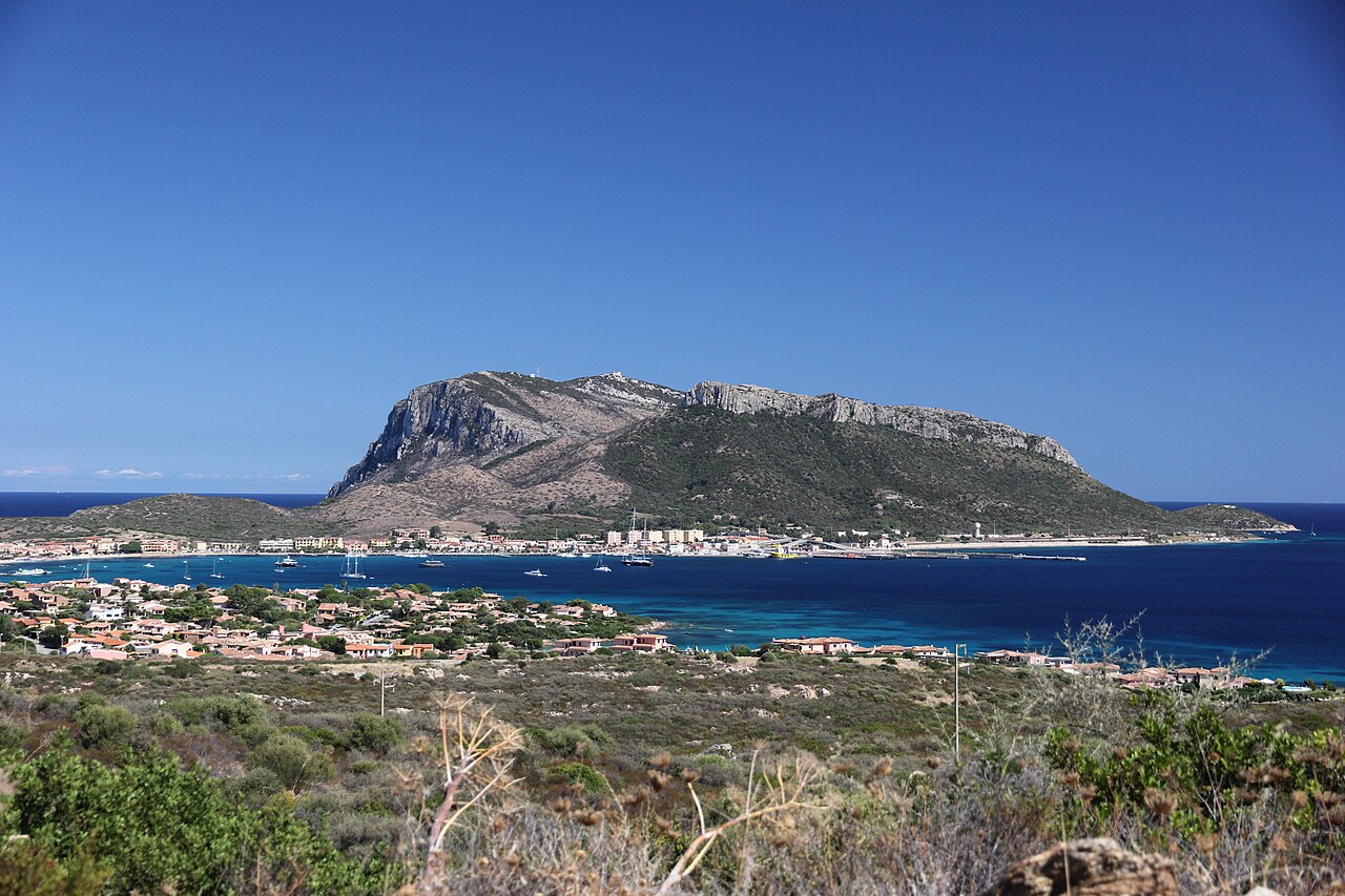 Cala Moresca e Capo Figari: spiaggia e sentiero a Golfo Aranci