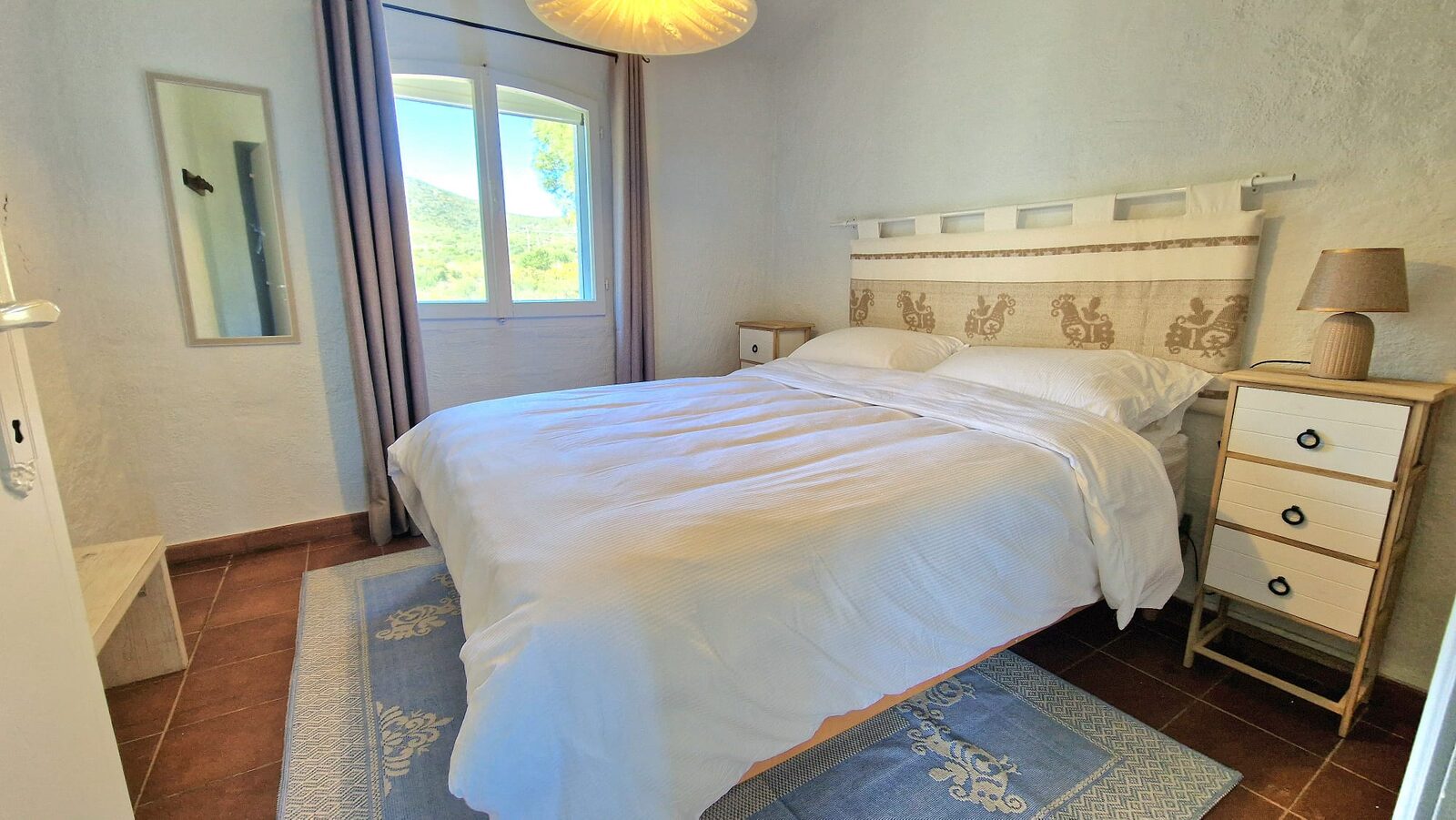 Upper floor bedroom