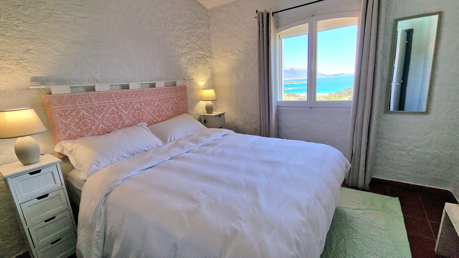 Upper floor bedroom - second